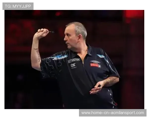 PDC菲尔·泰勒飞镖命中高分区，上演完美局