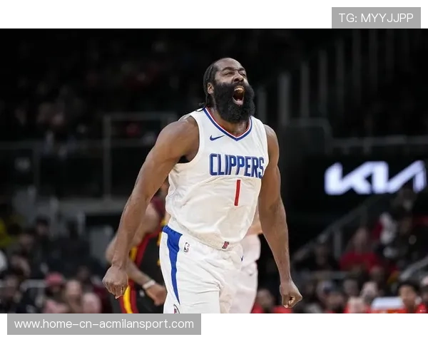 哈登站在弧顶，洛杉矶快船等他发牌