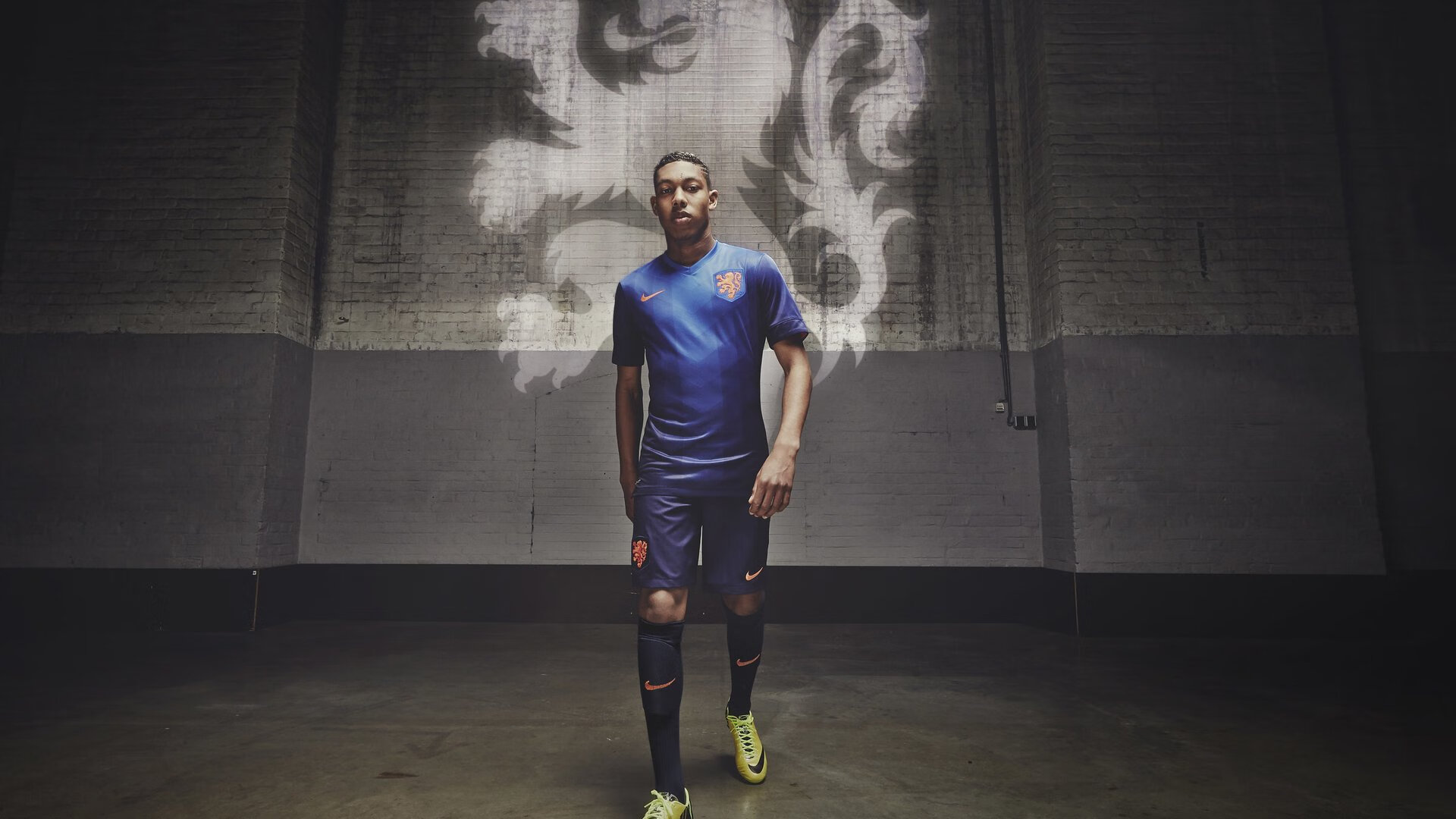 “擂台争锋,自由搏击赛事见证巅峰对决!”