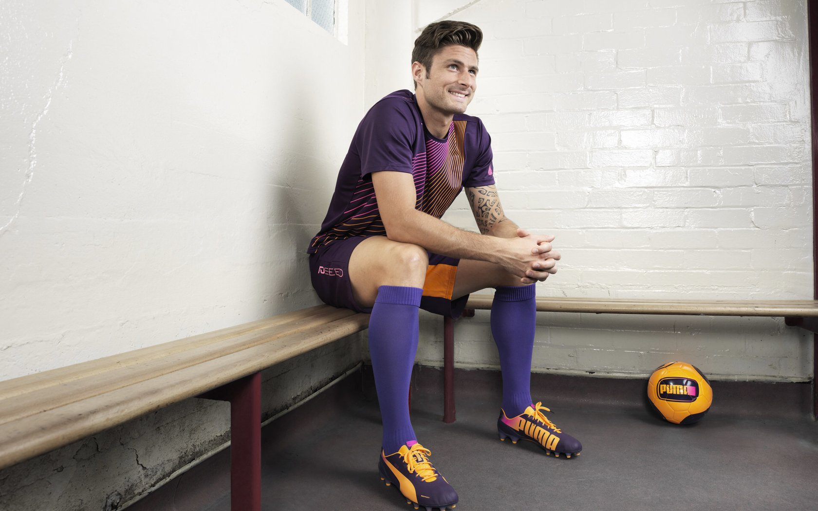 中国男篮围绕核心组织战术 配合逐步流畅，中国男篮专用篮球